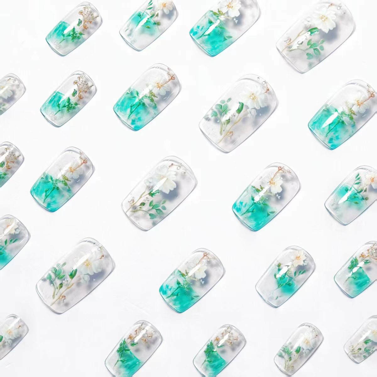 Unghie finte di media lunghezz - Nail Art Press On recensione e prezzo